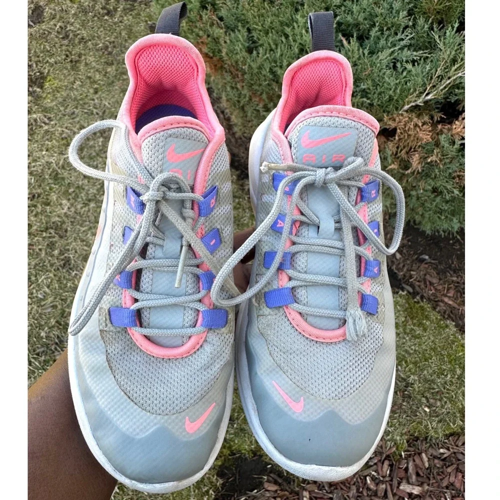 Nike Air Max Axis Little Girl Sneakers Size‎ 2.5Y Gray